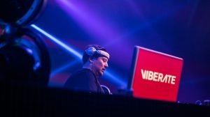 UMEK Viberate NFT drazba grafika 1